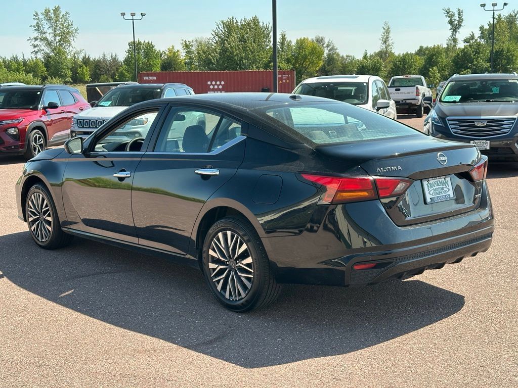 Used 2025 Nissan Altima 2.5 SV AWD/4WD image 5