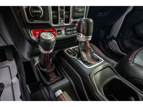 Used 2018 Jeep Wrangler Unlimited Rubicon image 18