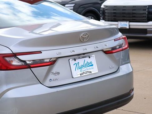 Used 2025 Toyota Camry LE image 7
