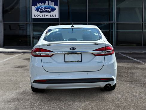 Used 2018 Ford Fusion SE w/ Equipment Group 201A FWD image 4