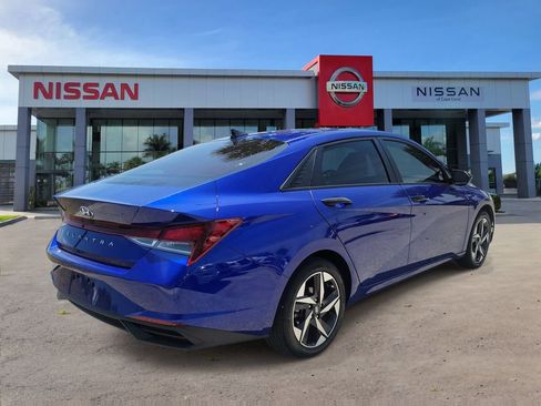 Used 2023 Hyundai Elantra SEL w/ Convenience Package FWD image 2