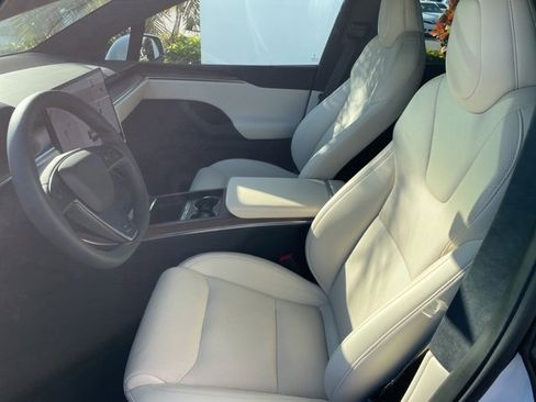 Used 2023 Tesla Model X image 3