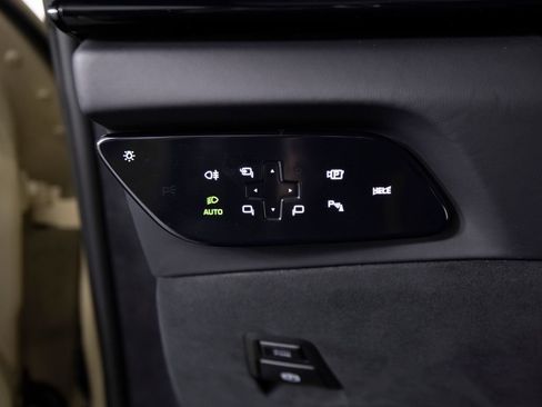 Used 2025 Ferrari Purosangue AWD/4WD image 33