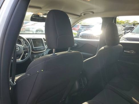 Used 2016 Jeep Cherokee Latitude w/ Safety/Convenience Group FWD image 9