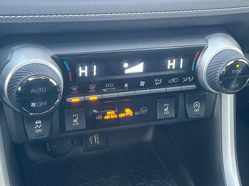 Used 2023 Toyota RAV4 XLE Premium image 22