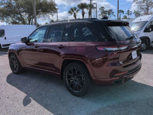 Used 2025 Jeep Grand Cherokee Summit AWD/4WD image 7