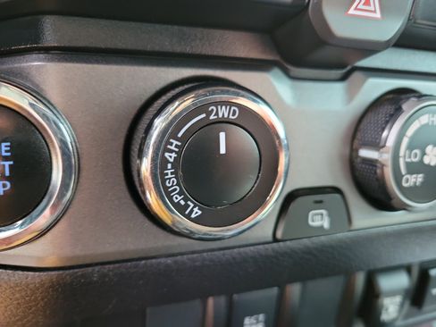 Used 2020 Toyota Tacoma TRD Sport image 18