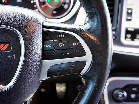 Used 2015 Dodge Challenger R/T Scat Pack w/ Scat Pack Appearance Package RWD image 34