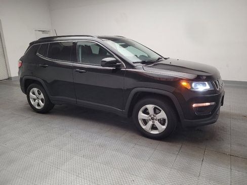 Used 2018 Jeep Compass Latitude w/ Popular Equipment Group FWD image 11
