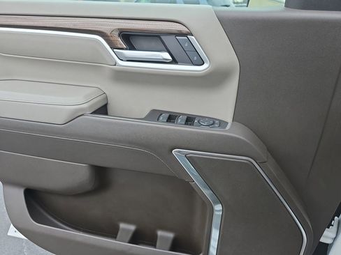 Used 2025 Chevrolet Silverado 1500 LT image 24