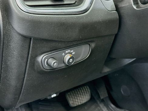 Used 2020 Chevrolet Equinox LS FWD image 16