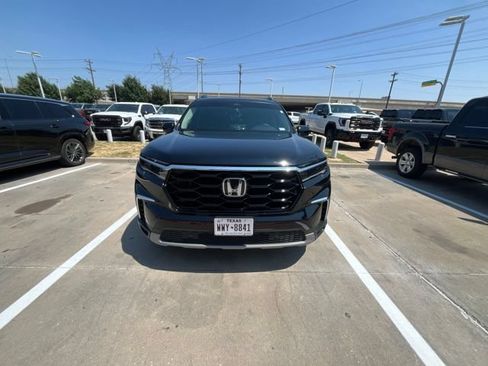 Used 2025 Honda Pilot Touring image 8