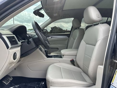 Used 2021 Volkswagen Atlas SE w/ Panoramic Sunroof Package FWD image 13