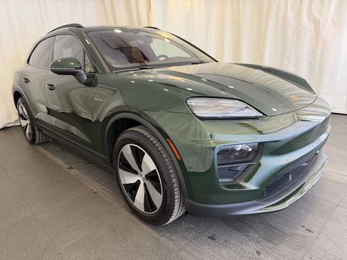 Certified 2025 Porsche Macan Electric image 7