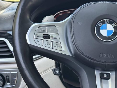 Used 2022 BMW 740i w/ M Sport Package RWD image 11