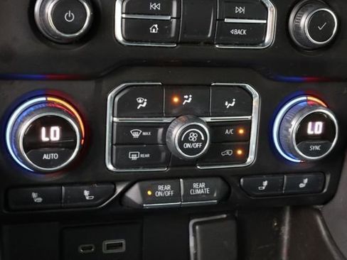 Used 2021 Chevrolet Suburban RST w/ Luxury Package image 20