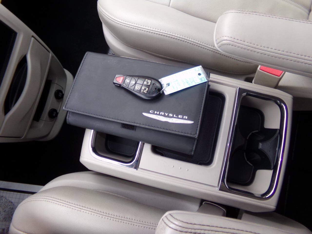 Used 2013 Chrysler Town & Country Touring FWD image 66