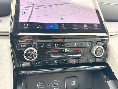 Used 2023 Jeep Grand Cherokee L Overland w/ Advanced Protech Group III image 21