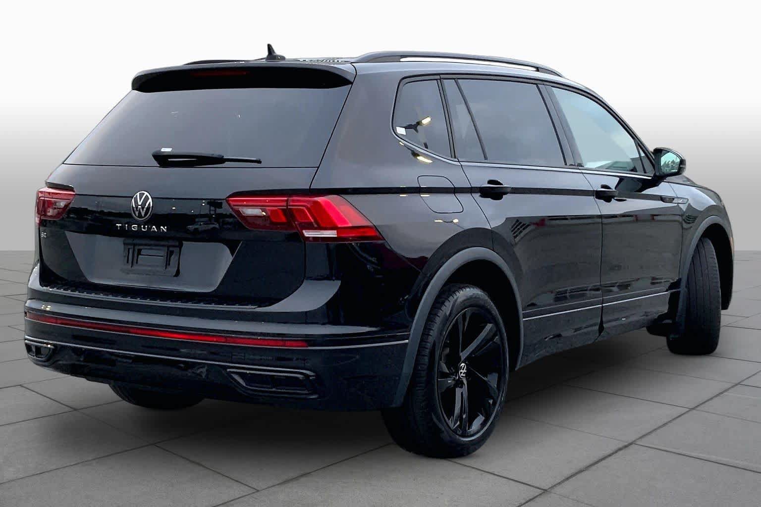 Used 2024 Volkswagen Tiguan SE R-Line FWD image 12