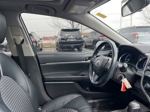 Used 2020 Toyota Camry SE image 32