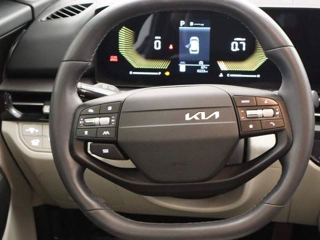 Used 2026 Kia Sportage EX FWD image 19