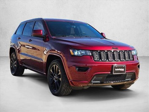 Used 2022 Jeep Grand Cherokee Laredo X RWD image 3