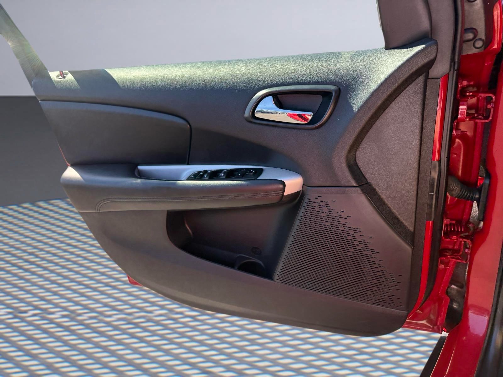 Used 2019 Dodge Journey SE w/ Blacktop Package FWD image 17