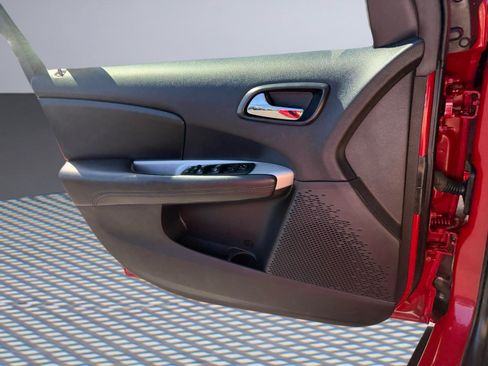 Used 2019 Dodge Journey SE w/ Blacktop Package FWD image 17