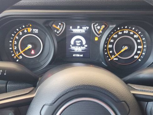 Used 2024 Jeep Gladiator Sport AWD/4WD image 7