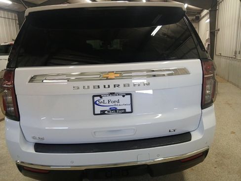 Used 2024 Chevrolet Suburban LT image 26