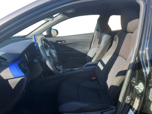 Used 2020 Toyota C-HR XLE image 5