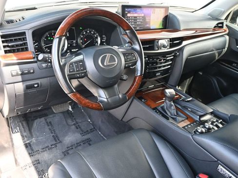 Used 2017 Lexus LX 570 4WD w/ Luxury Package image 10