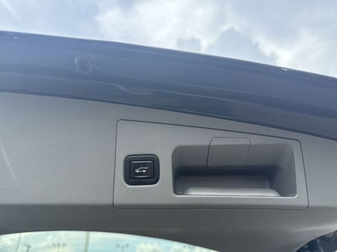 Certified 2022 Cadillac XT5 Premium Luxury image 33