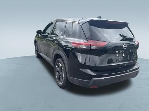 Used 2024 Nissan Rogue SV FWD image 5