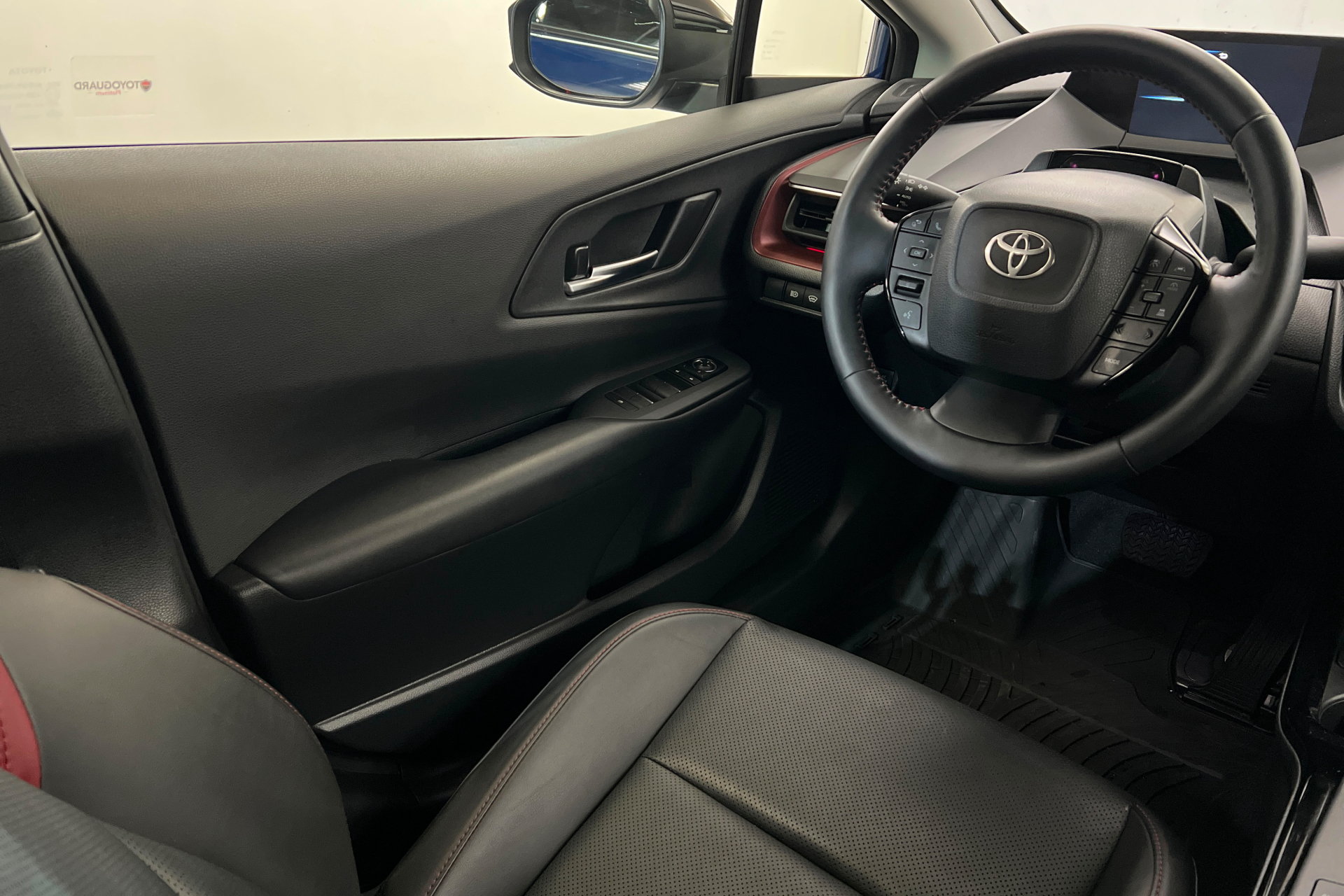 Certified 2025 Toyota Prius Plug-In Hybrid FWD image 12