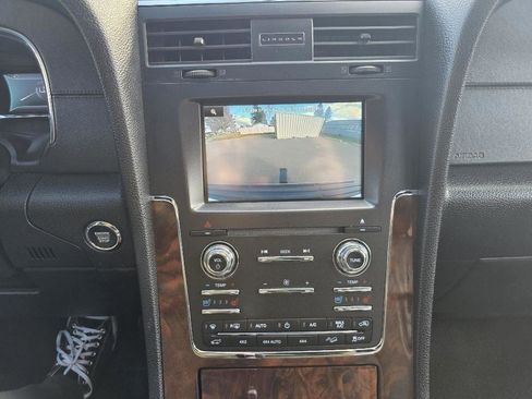 Used 2015 Lincoln Navigator 4WD image 21