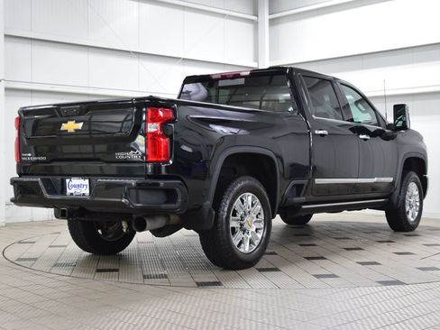 Used 2024 Chevrolet Silverado 2500 High Country w/ Technology Package AWD/4WD image 8
