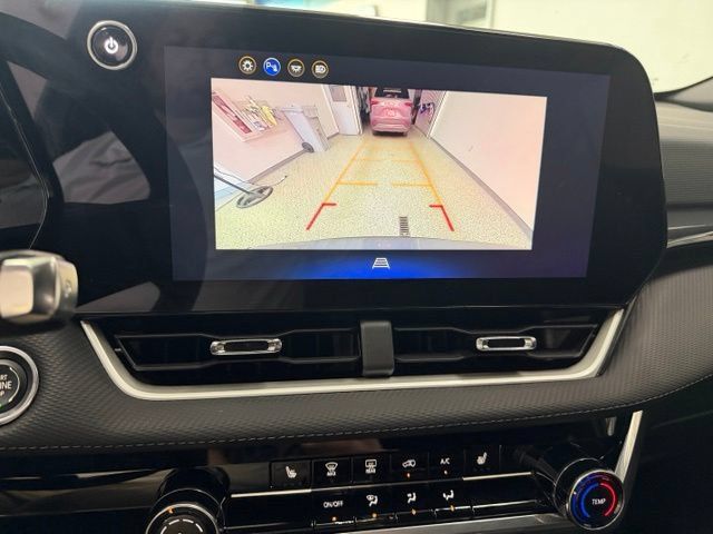 Used 2026 Chevrolet Equinox LT AWD/4WD image 17
