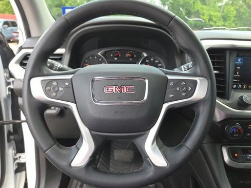 Used 2023 GMC Acadia SLT FWD image 10