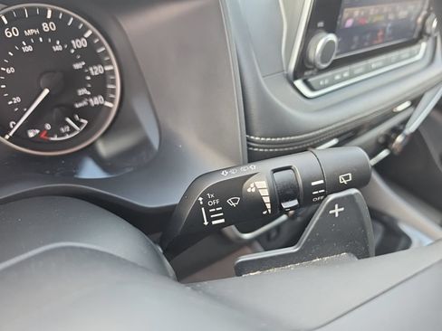 Used 2025 Nissan Rogue SV FWD image 22