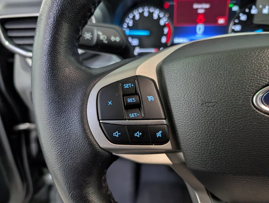 Used 2022 Ford Explorer XLT w/ Equipment Group 202A AWD/4WD image 19