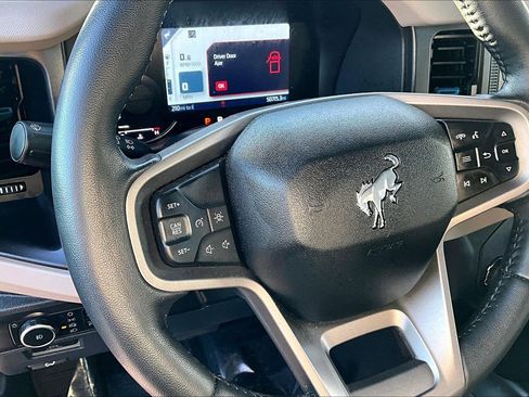 Used 2022 Ford Bronco Wildtrak image 18