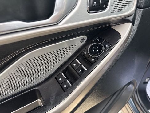 Used 2022 Ford Explorer Limited w/ Limited Technology Package image 11