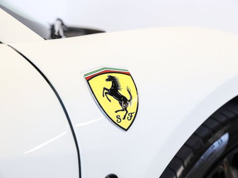 Used 2013 Ferrari 458 Spider RWD image 32