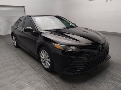 Used 2019 Toyota Camry LE FWD image 13