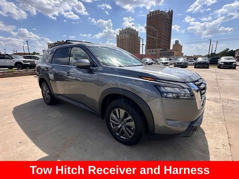 Certified 2025 Nissan Pathfinder SV w/ SV Premium Package FWD image 11