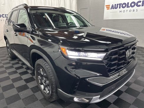 Used 2024 Honda Pilot TrailSport image 2
