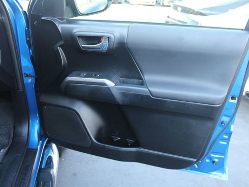 Used 2017 Toyota Tacoma TRD Sport w/ Premium & Technology Package image 24