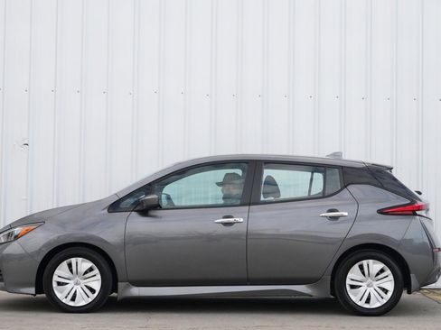 Used 2025 Nissan Leaf S image 7