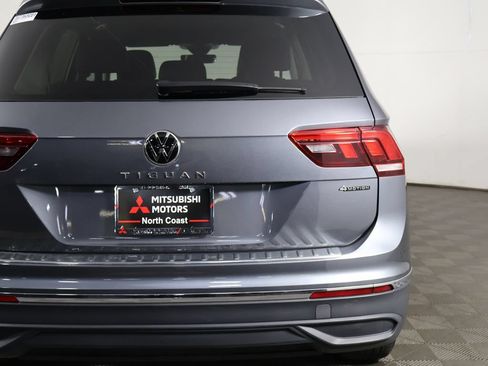 Used 2024 Volkswagen Tiguan SE w/ Panoramic Sunroof Package AWD/4WD image 16